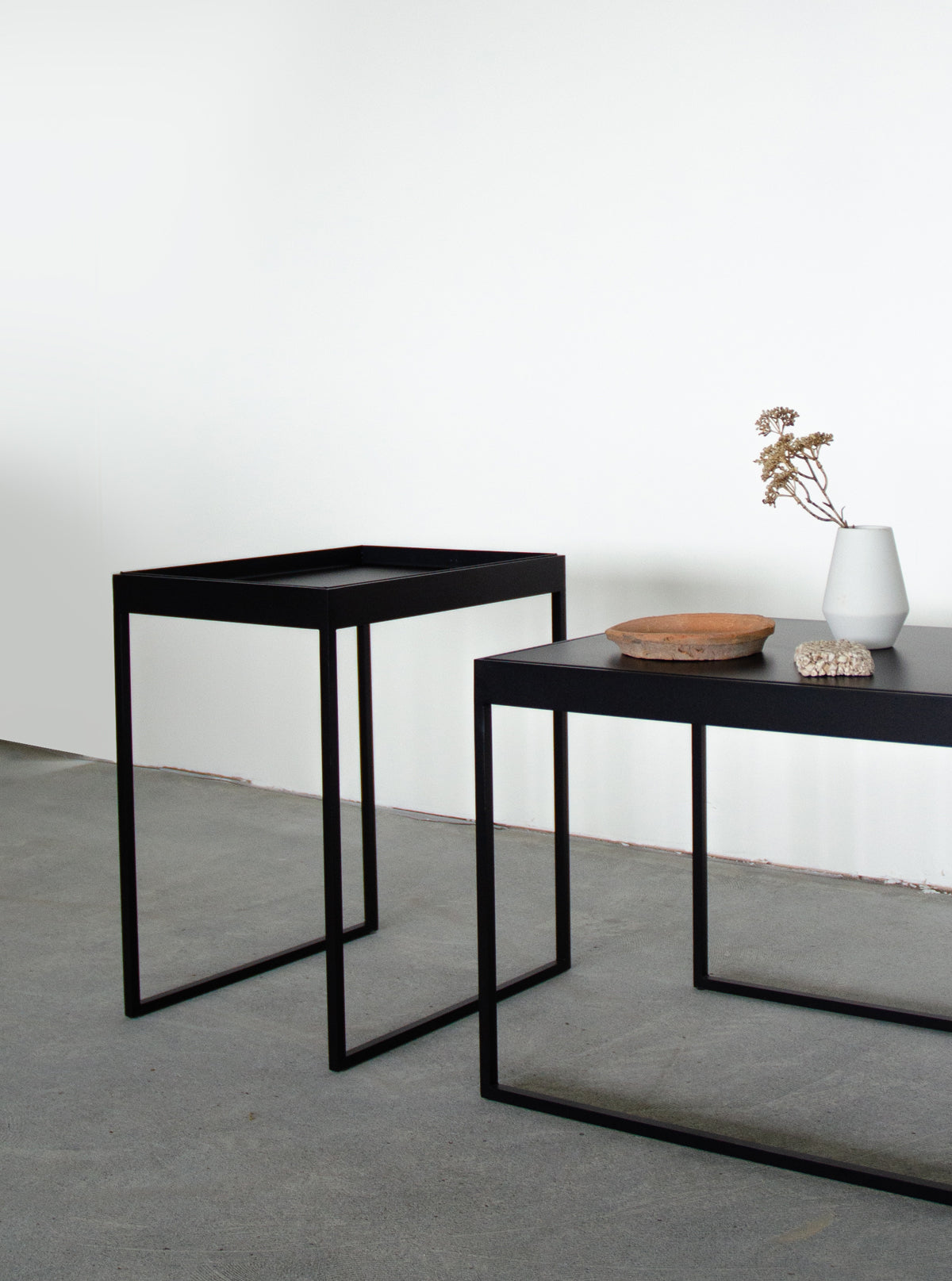 Dis coffee table h 47