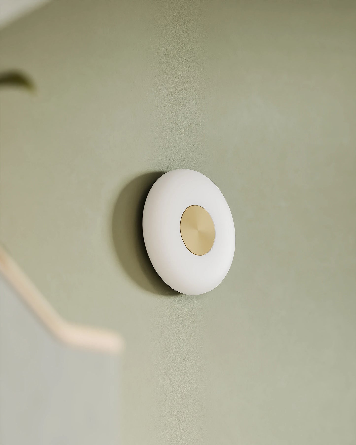 Glint glass opal wall lamp fra Northern