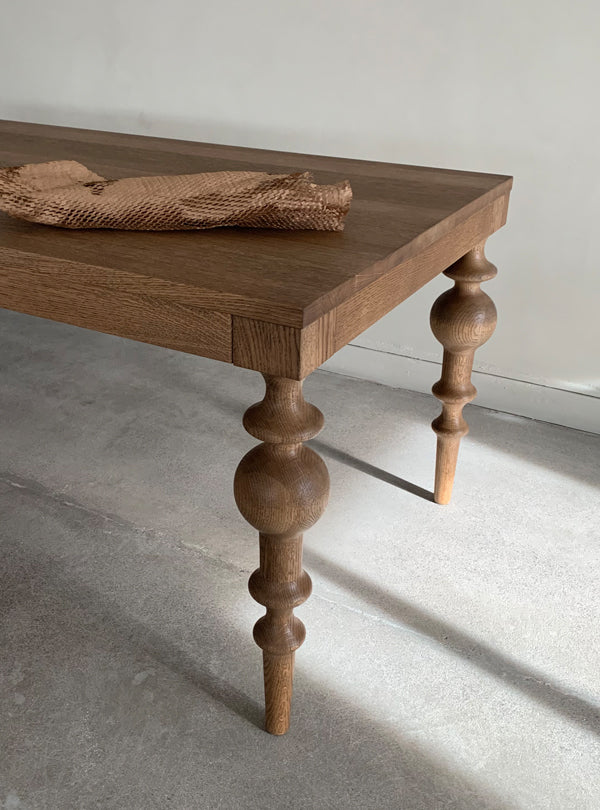 Viola dining table