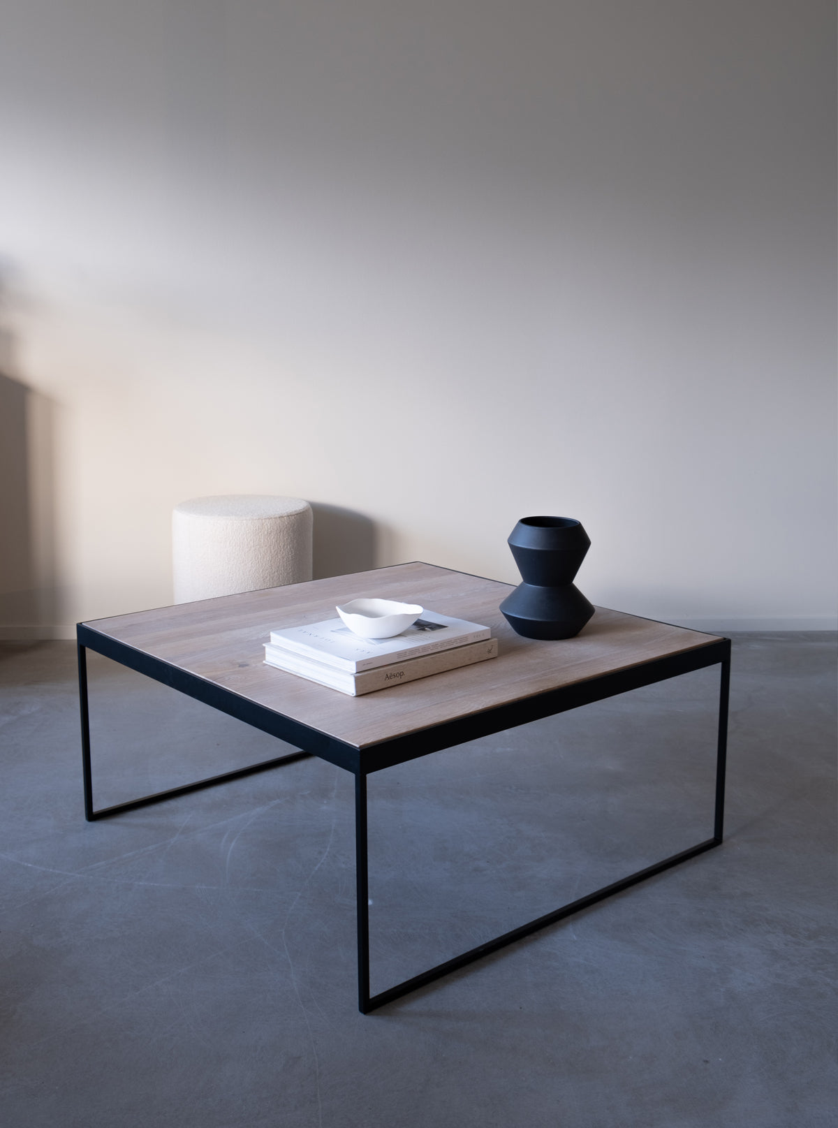 Dis coffee table h 47