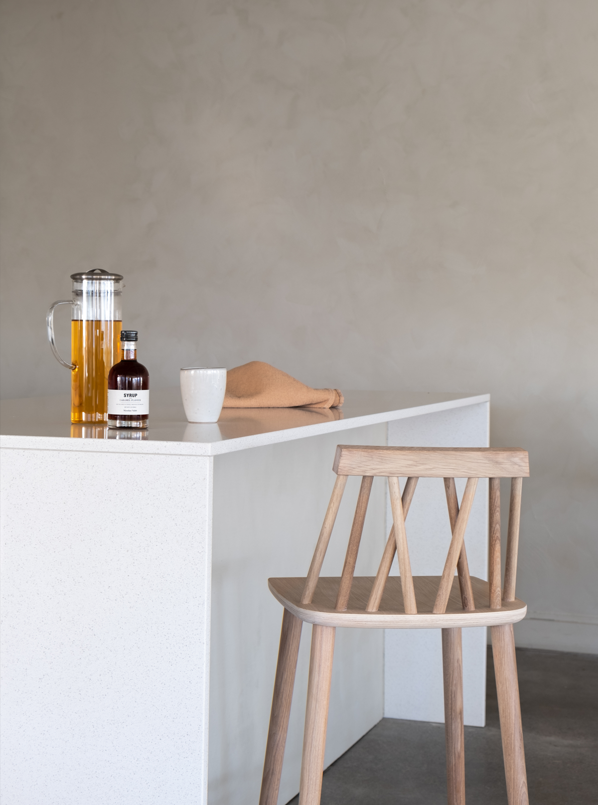 Non bar stol i hvit oljet fra ygg&lyng