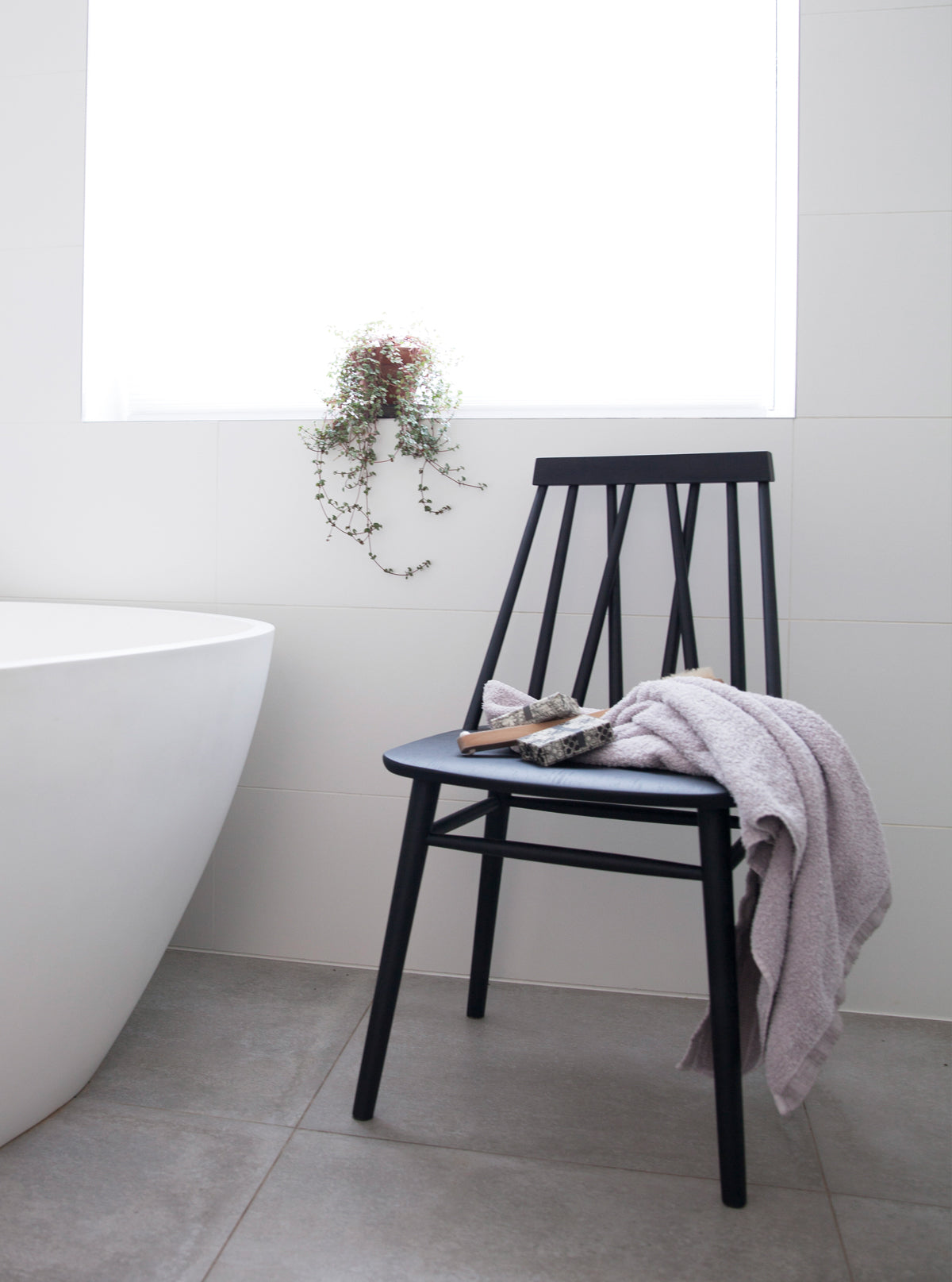 sort oljet non spisestol fra ygg&lyng