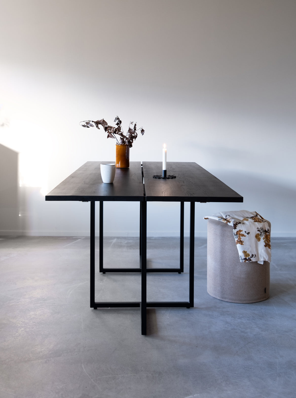 T-bordet dining table