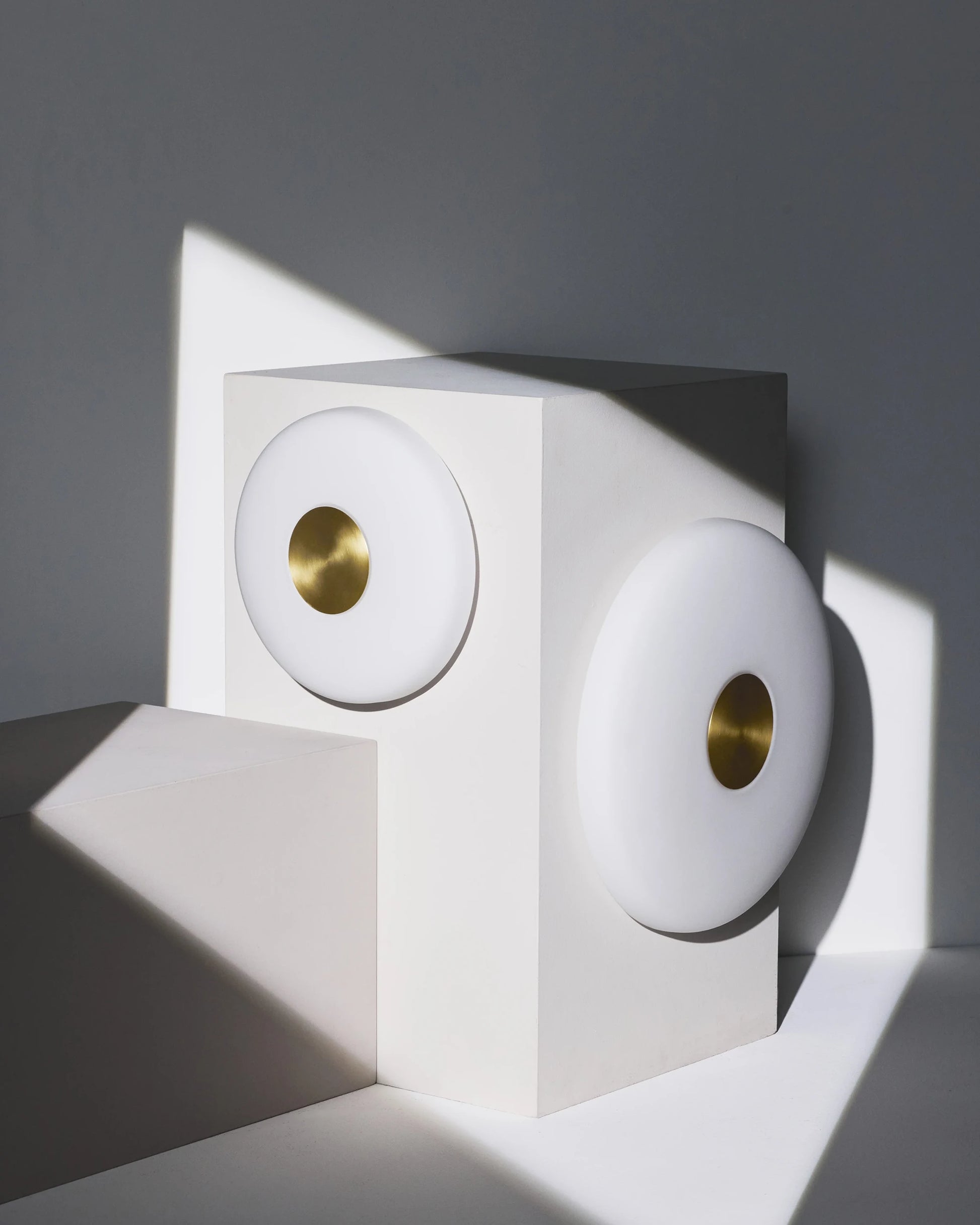 Glint glass opal wall lamp