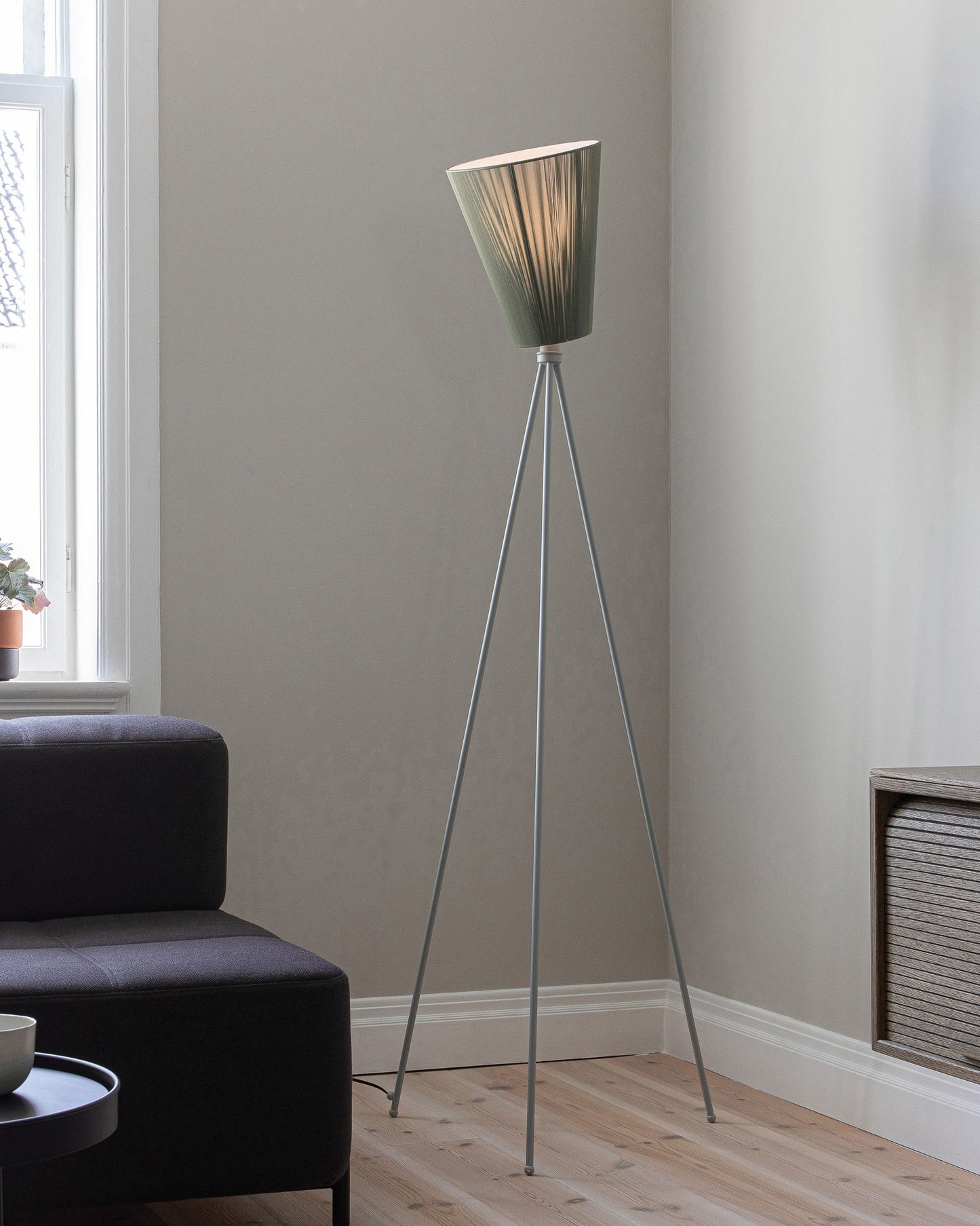 Oslo Wood floor lamp fra Northern