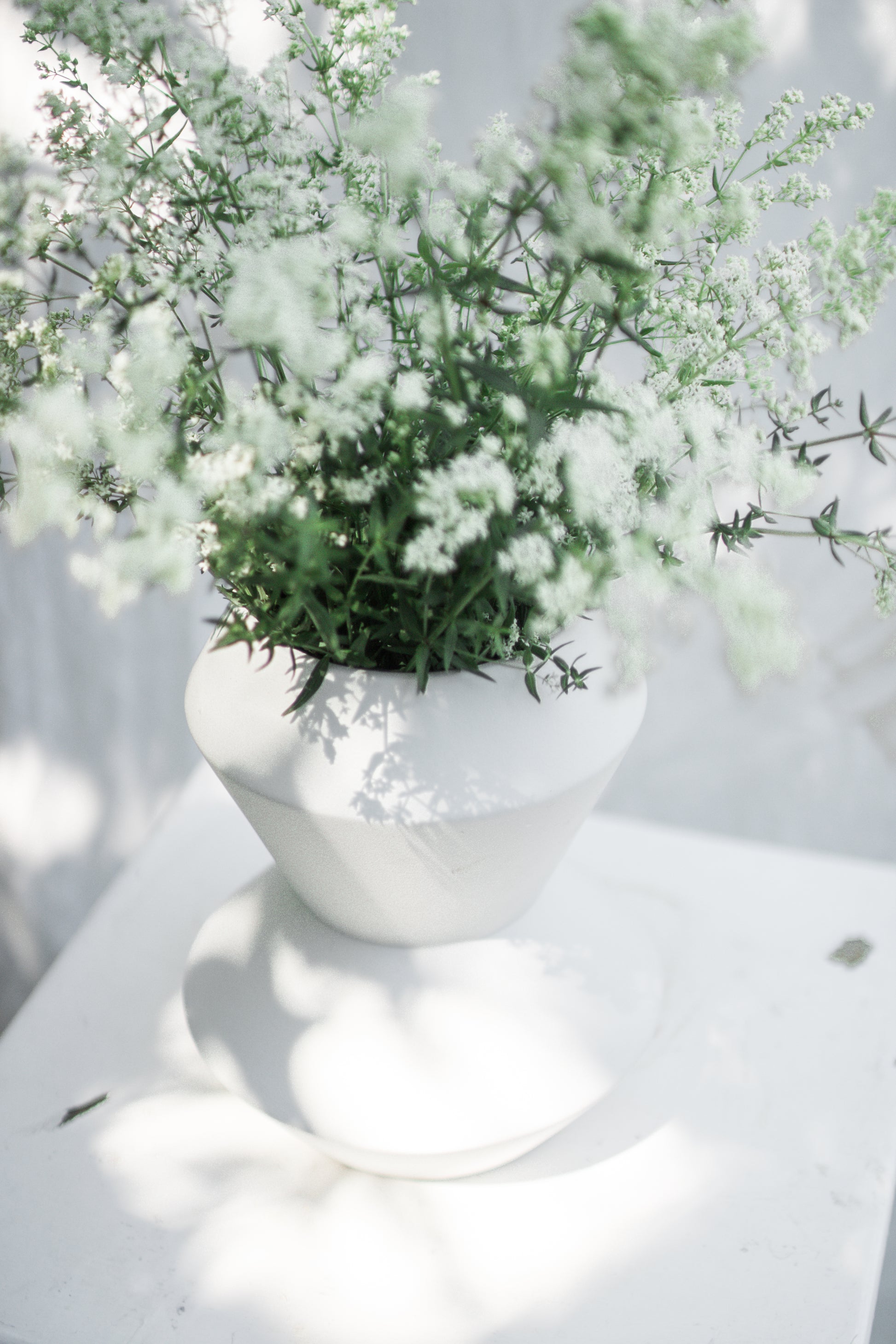 Dia vase 22 centimeter fra ygg&lyng i fargen Milk white