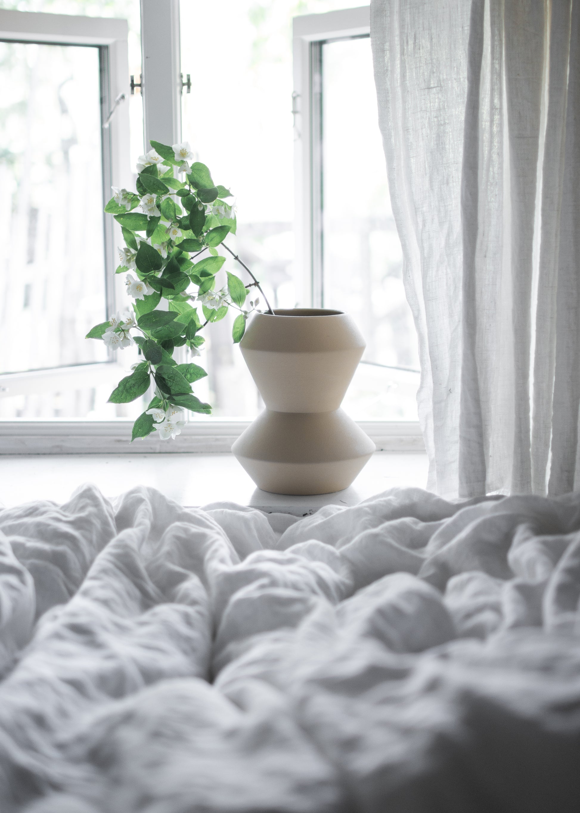 Dia vase 22 centimeter fra ygg&lyng i fargen Straw yellow