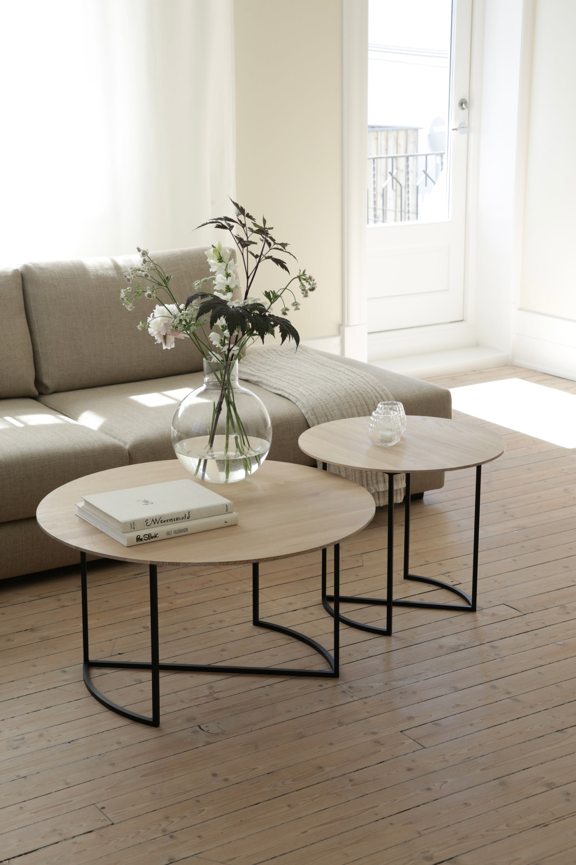 Ljå salongbord 55 og 80 centimeter i hvit oljet