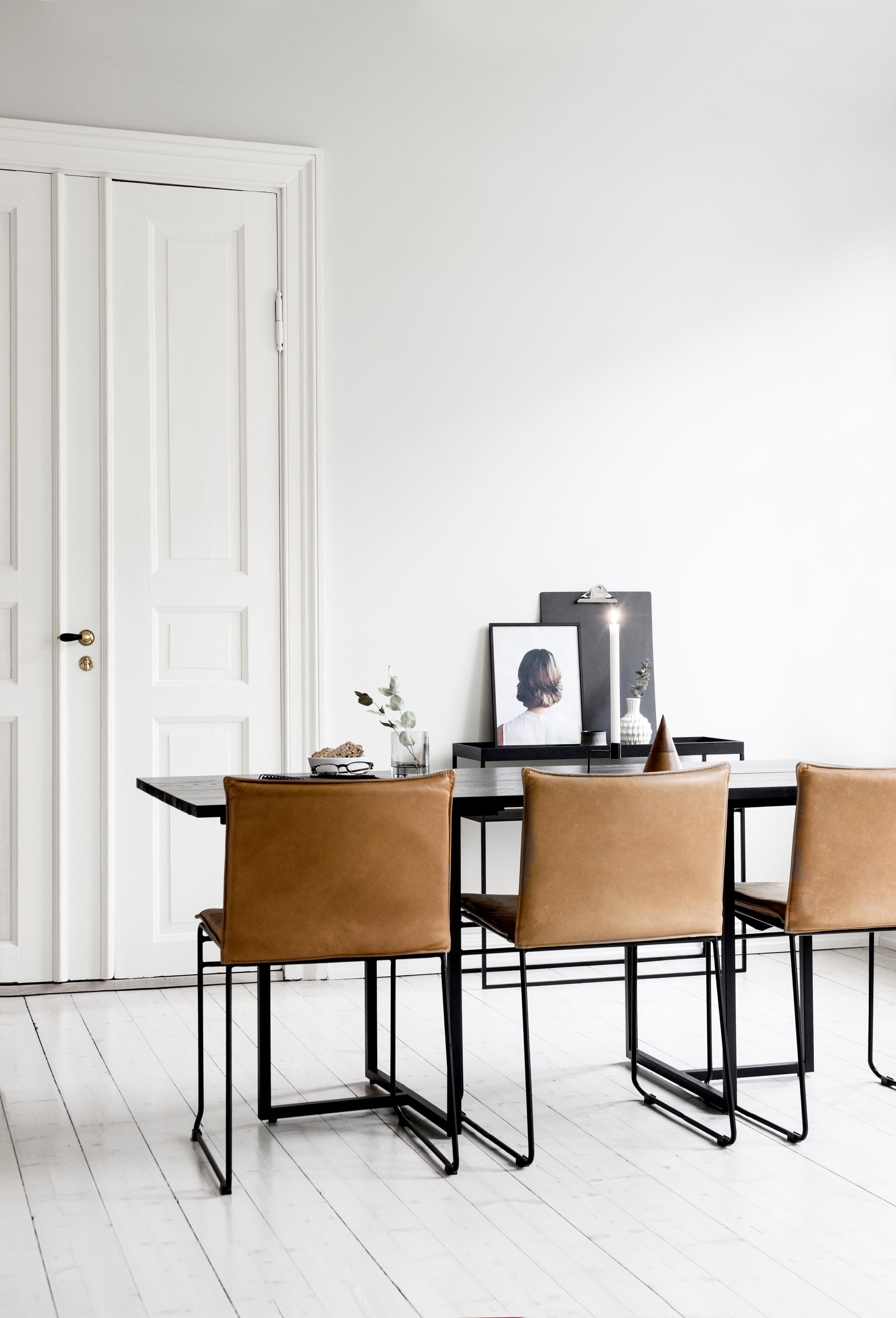 Kyst spisestol med vintage congnac pute av ygg&lyng