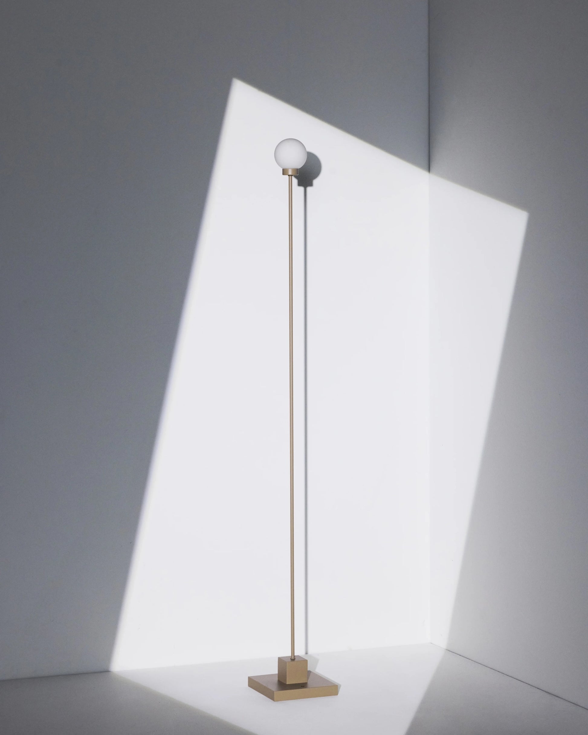 Snowball portable floor lamp