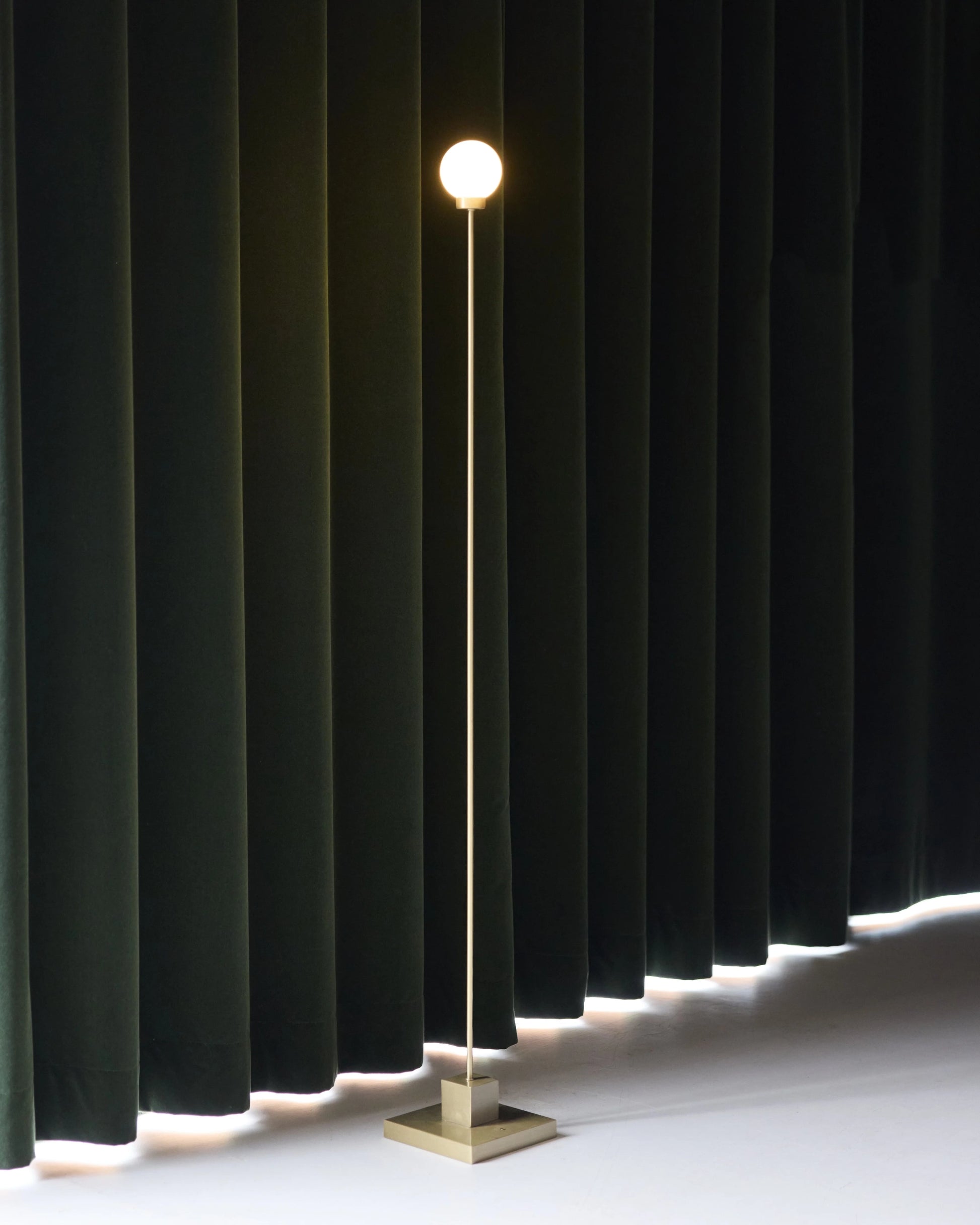 Snowball portable floor lamp