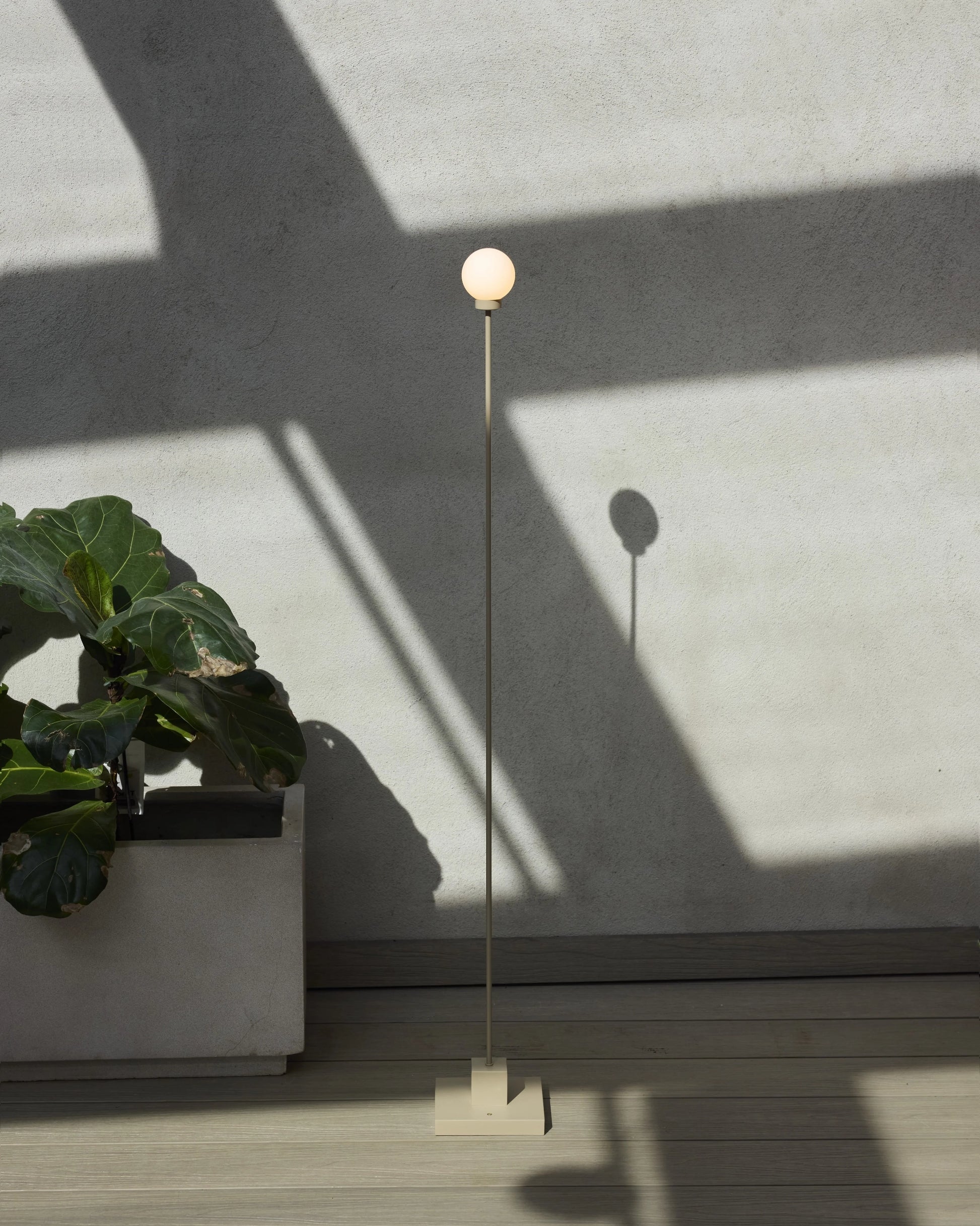 Snowball portable floor lamp