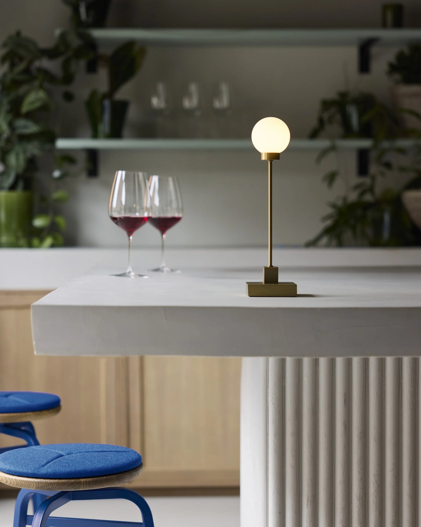 Snowball portable table lamp fra Northern