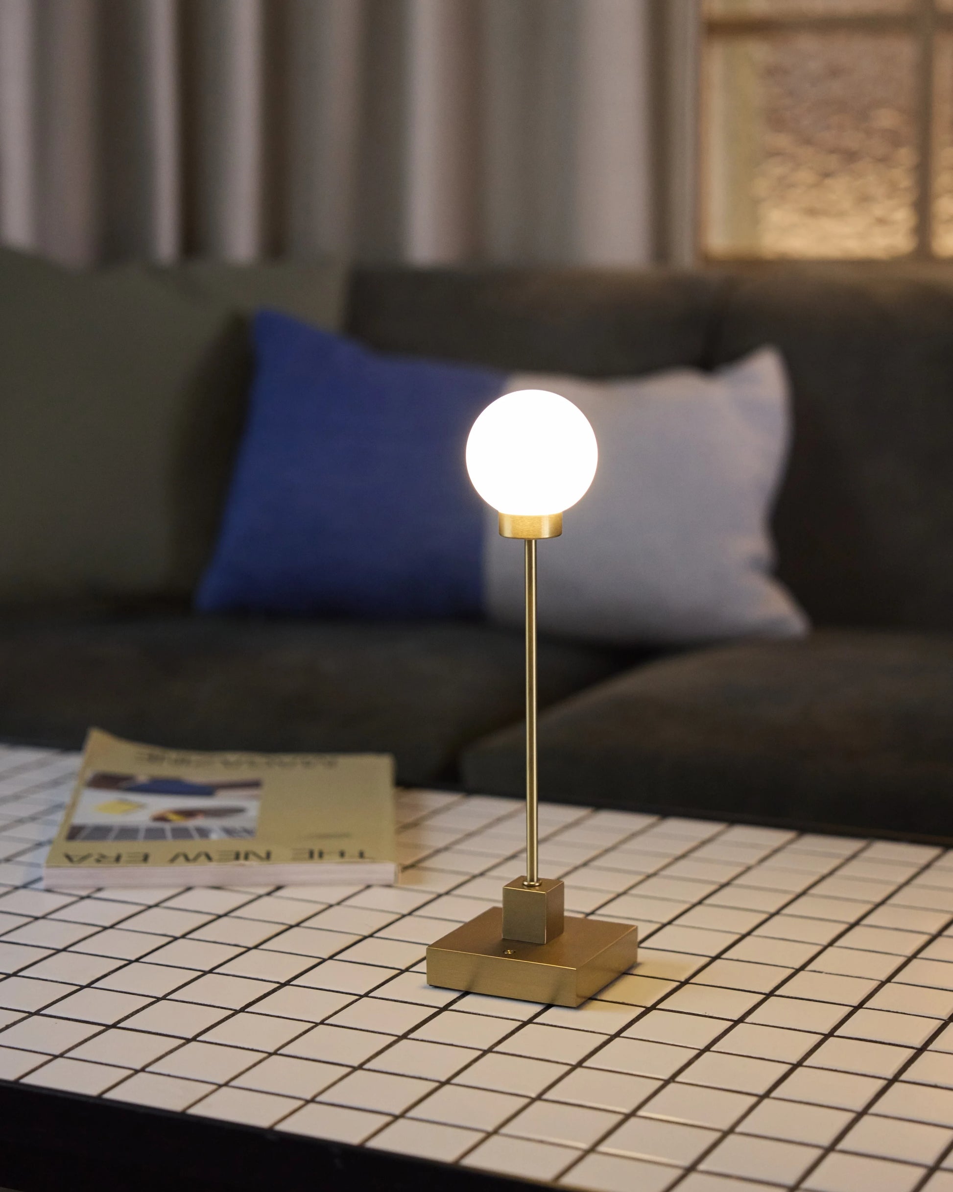 Snowball portable table lamp