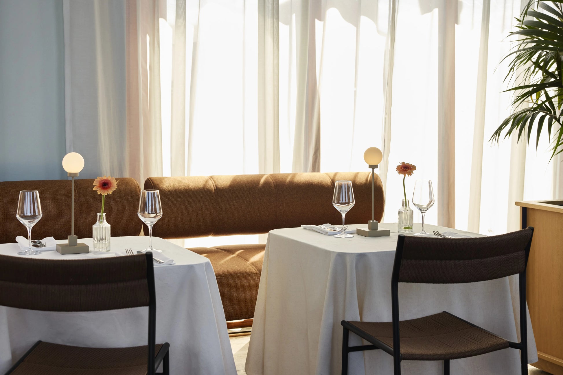 Snowball portable table lamp