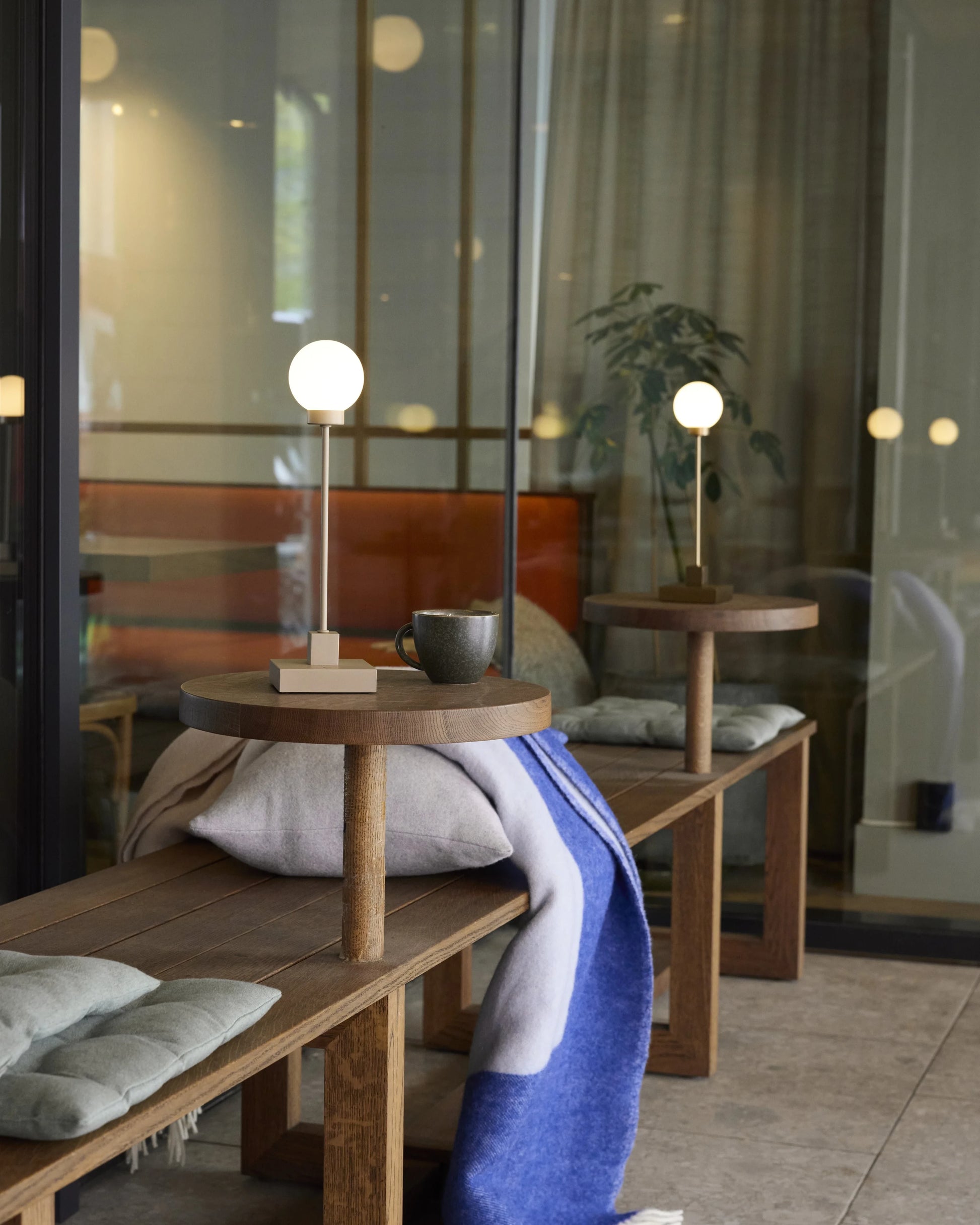 Snowball portable table lamp