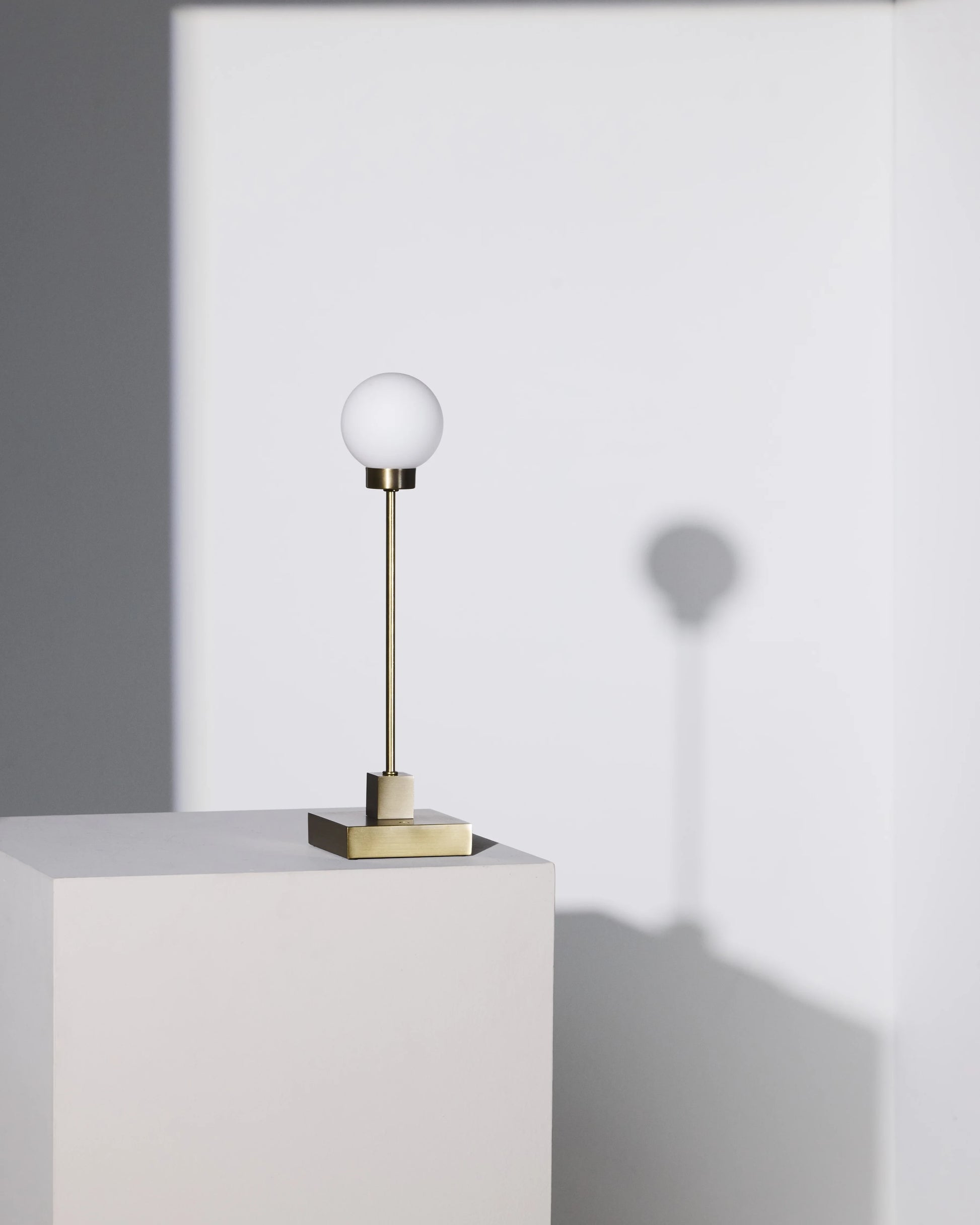 Snowball portable table lamp