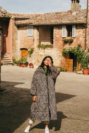 Sittingsuit - Snow Leopard