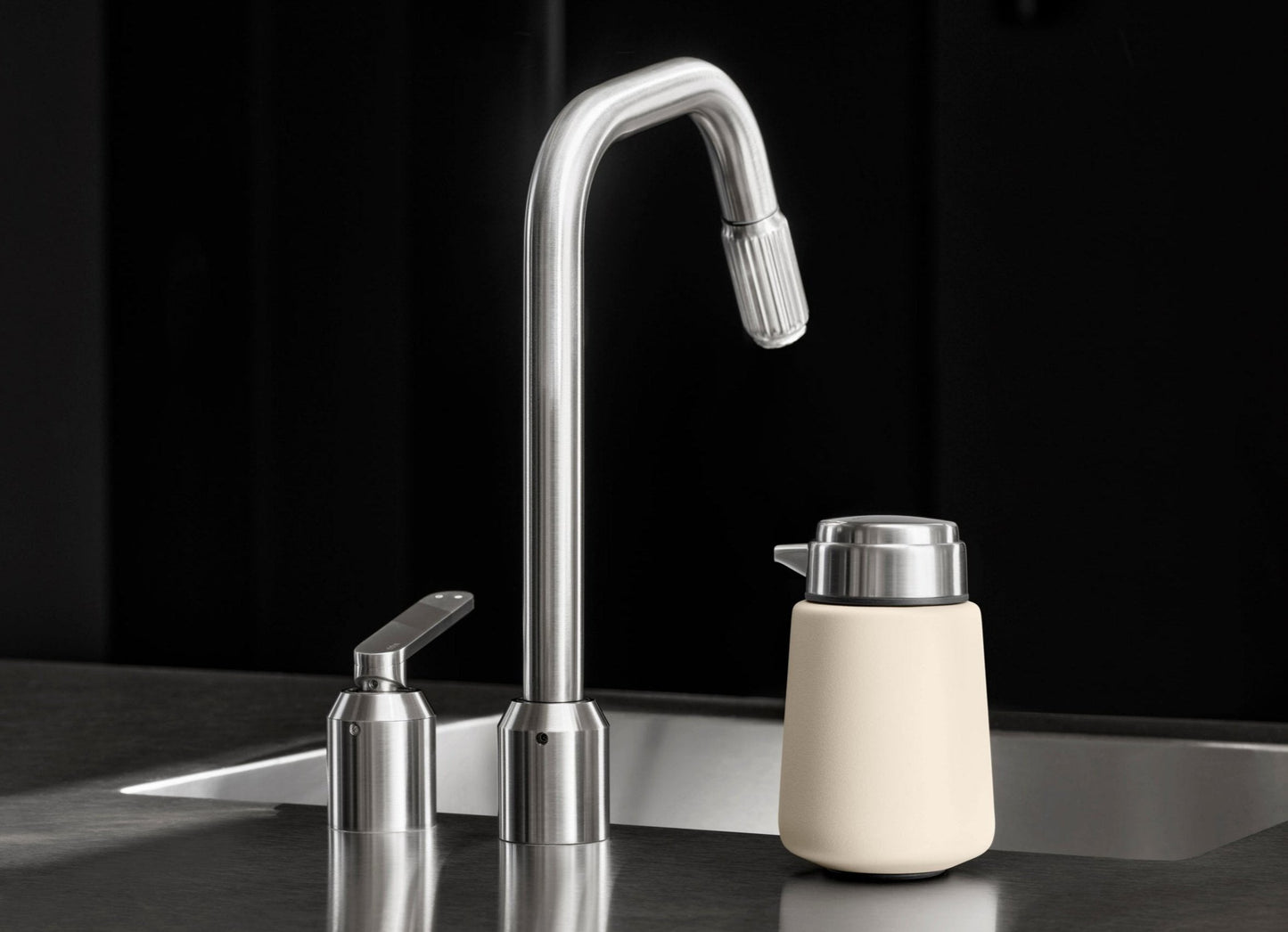 Vipp9 dispenser