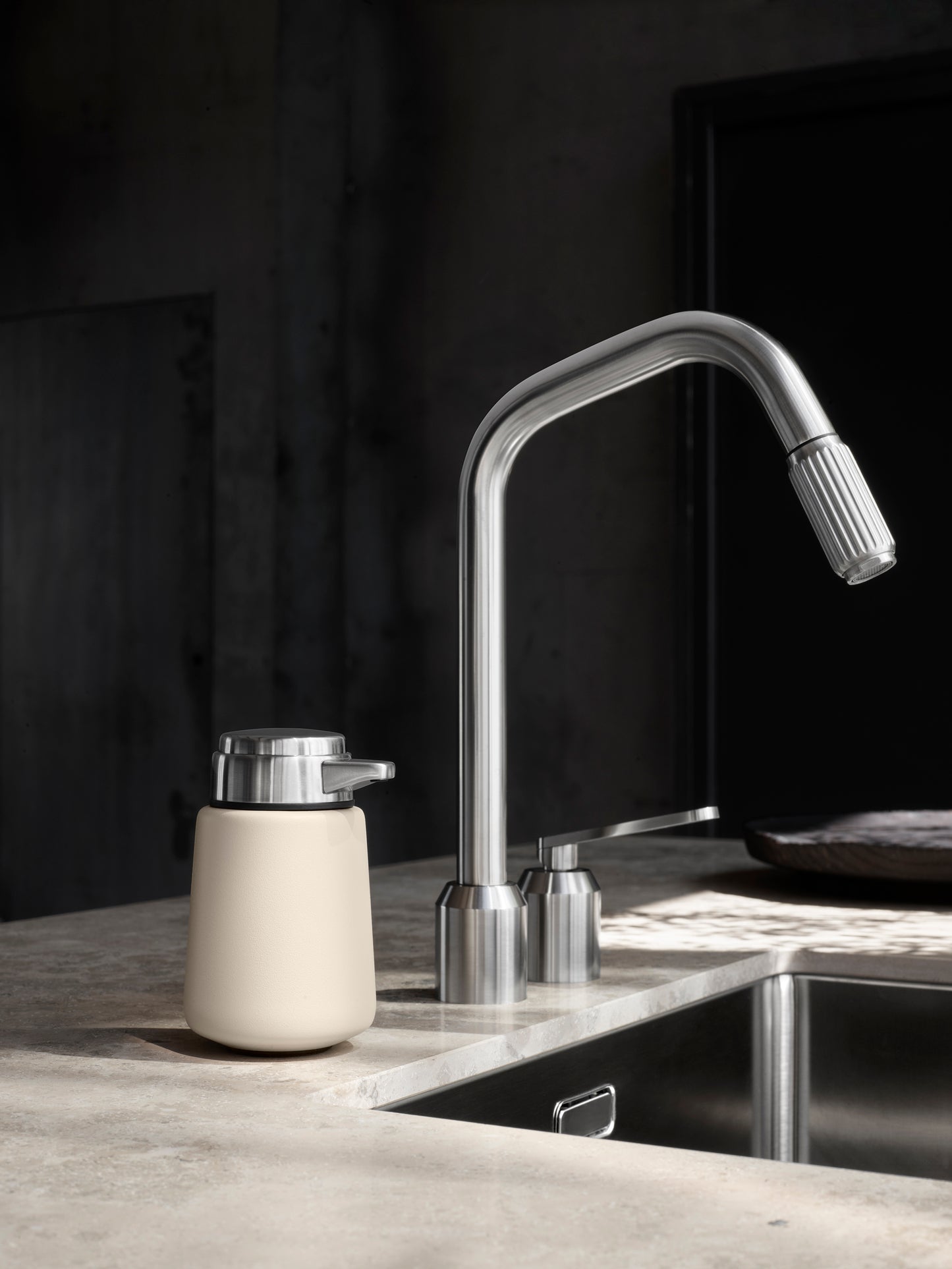 Vipp9 dispenser