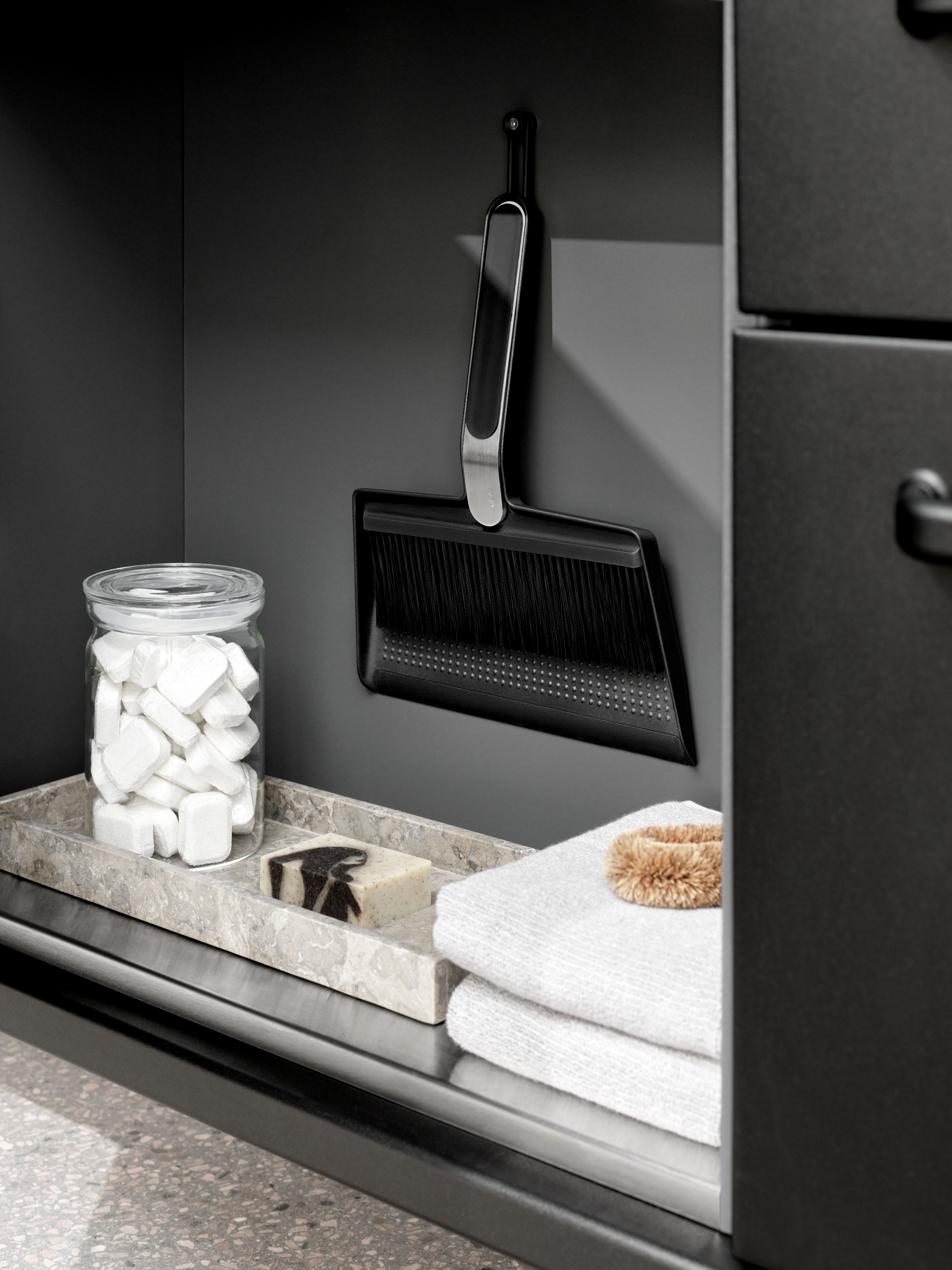 Vipp274 kost og feiebrett